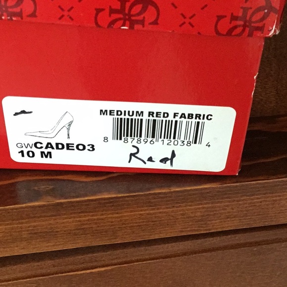 Guess Cadeo 3 Medium Red Febric Heels - Picture 8 of 8